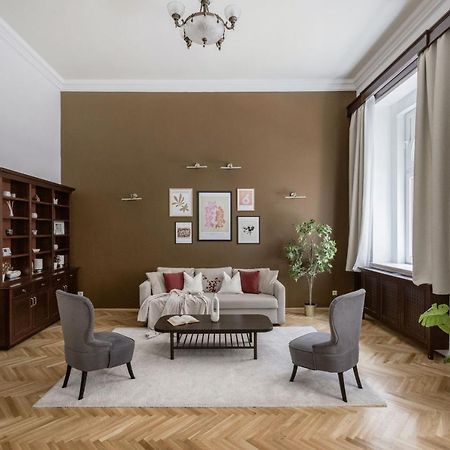 Luxe, Historic Home Near Downtown Landmarks 19Th Century Budapest Exteriör bild