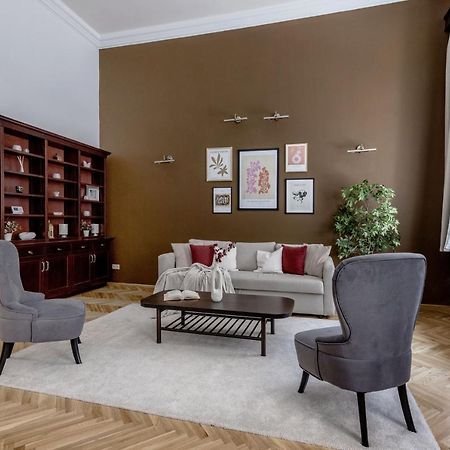 Luxe, Historic Home Near Downtown Landmarks 19Th Century Budapest Exteriör bild