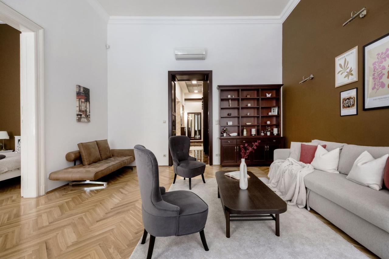 Luxe, Historic Home Near Downtown Landmarks 19Th Century Budapest Exteriör bild