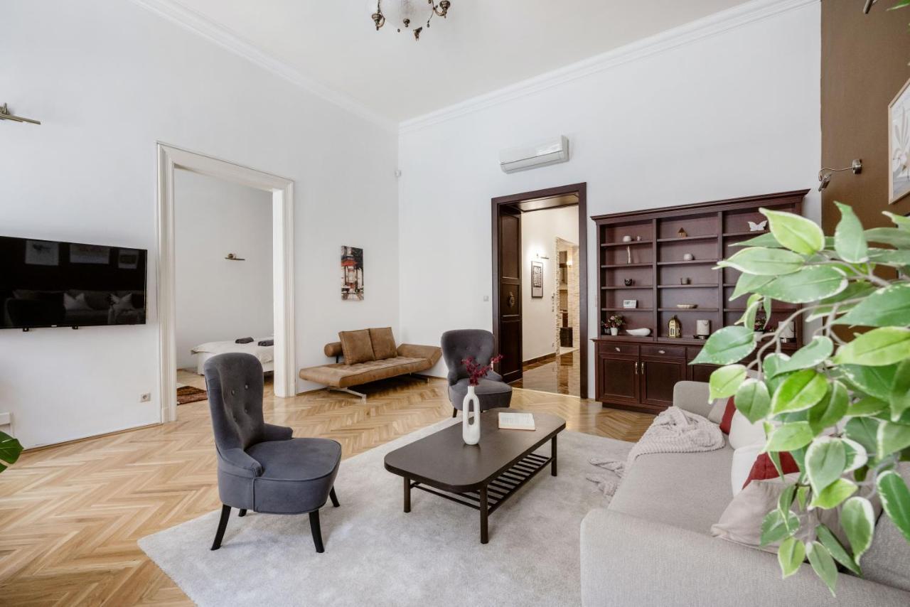 Luxe, Historic Home Near Downtown Landmarks 19Th Century Budapest Exteriör bild