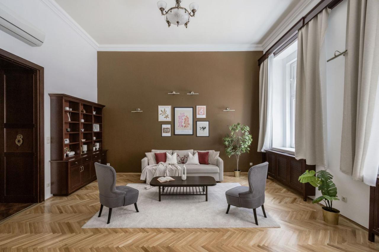 Luxe, Historic Home Near Downtown Landmarks 19Th Century Budapest Exteriör bild