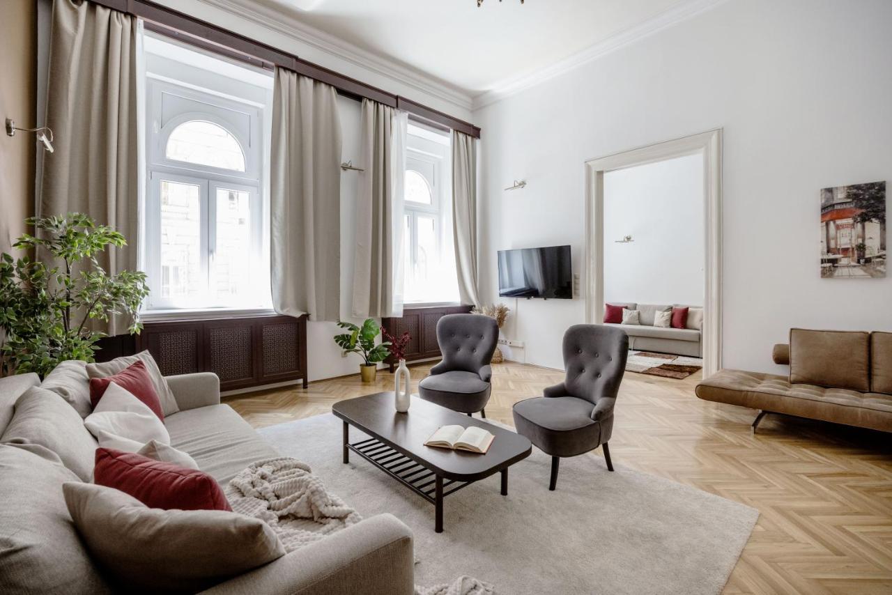 Luxe, Historic Home Near Downtown Landmarks 19Th Century Budapest Exteriör bild