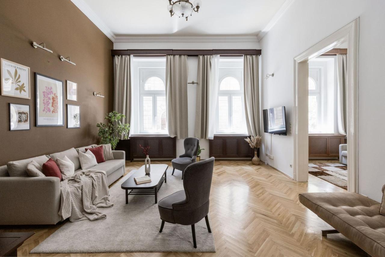 Luxe, Historic Home Near Downtown Landmarks 19Th Century Budapest Exteriör bild
