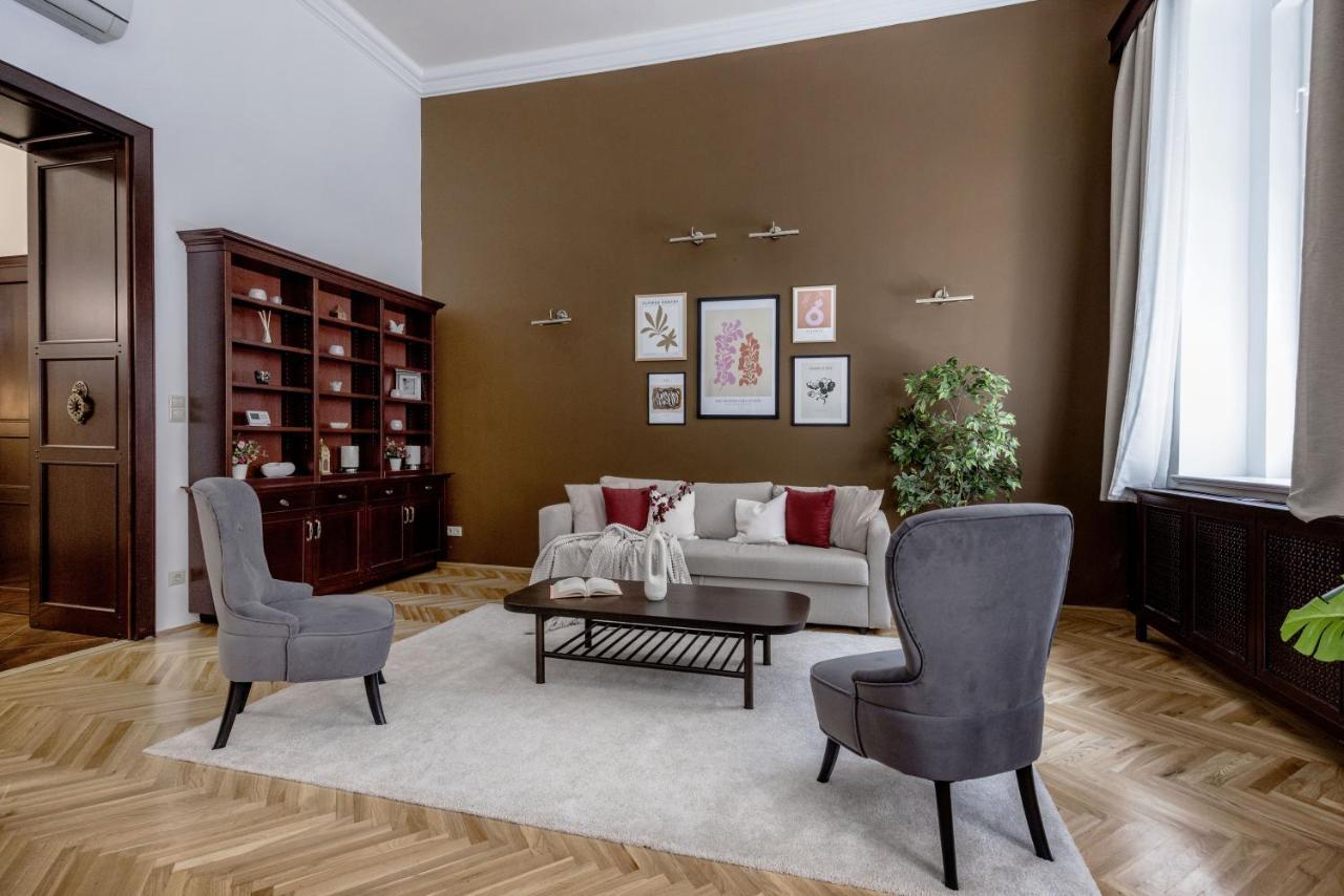 Luxe, Historic Home Near Downtown Landmarks 19Th Century Budapest Exteriör bild