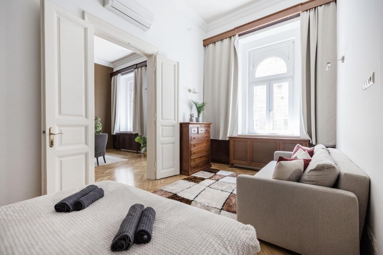 Luxe, Historic Home Near Downtown Landmarks 19Th Century Budapest Exteriör bild