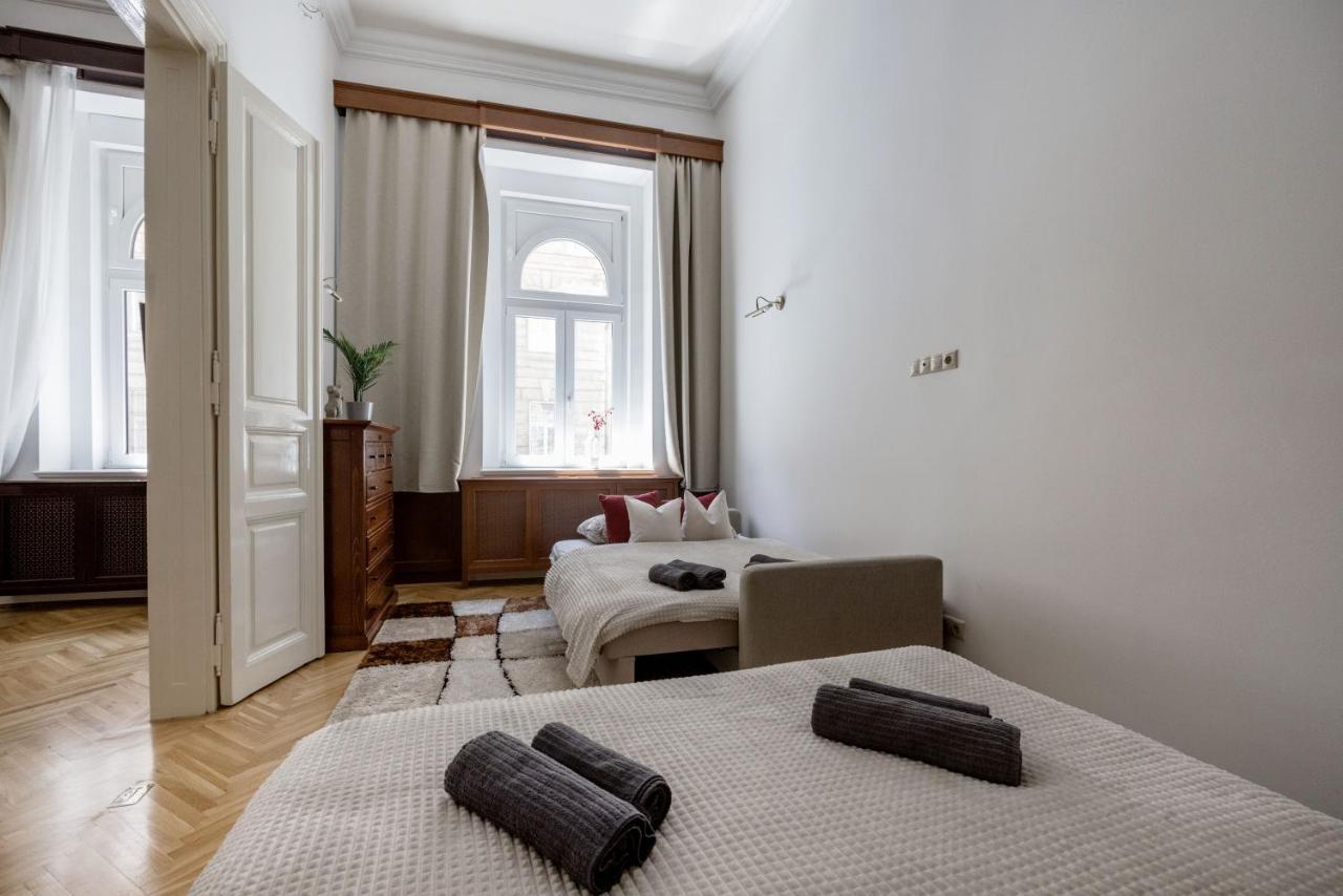 Luxe, Historic Home Near Downtown Landmarks 19Th Century Budapest Exteriör bild