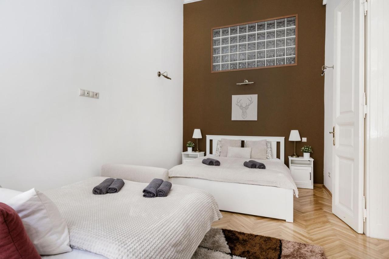 Luxe, Historic Home Near Downtown Landmarks 19Th Century Budapest Exteriör bild