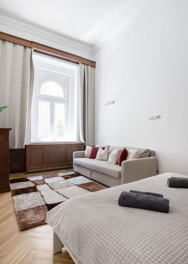 Luxe, Historic Home Near Downtown Landmarks 19Th Century Budapest Exteriör bild