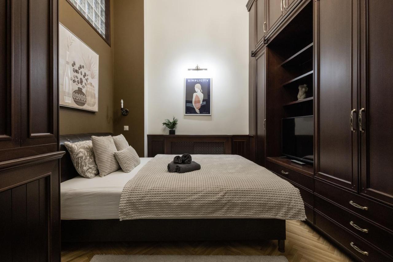 Luxe, Historic Home Near Downtown Landmarks 19Th Century Budapest Exteriör bild
