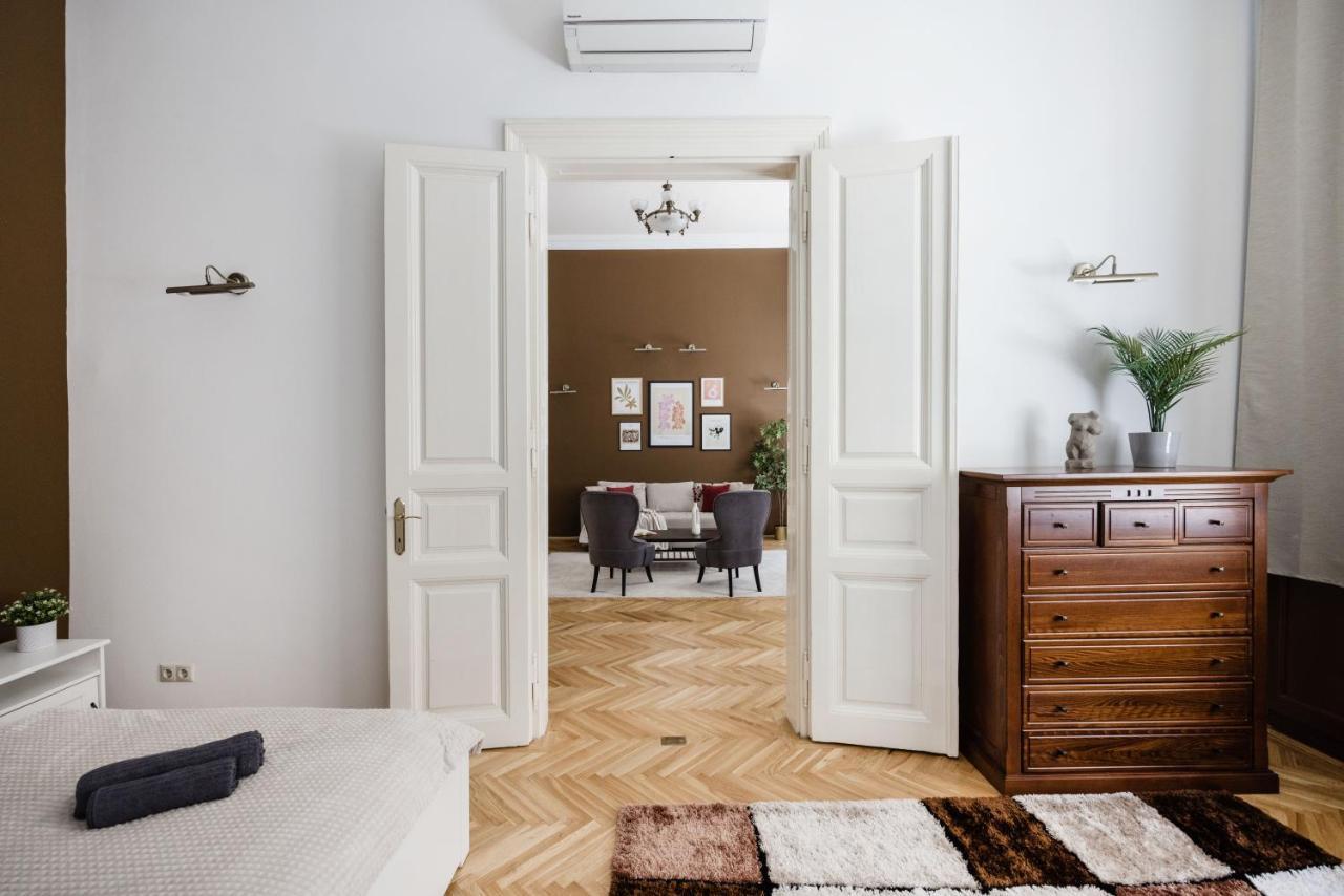 Luxe, Historic Home Near Downtown Landmarks 19Th Century Budapest Exteriör bild