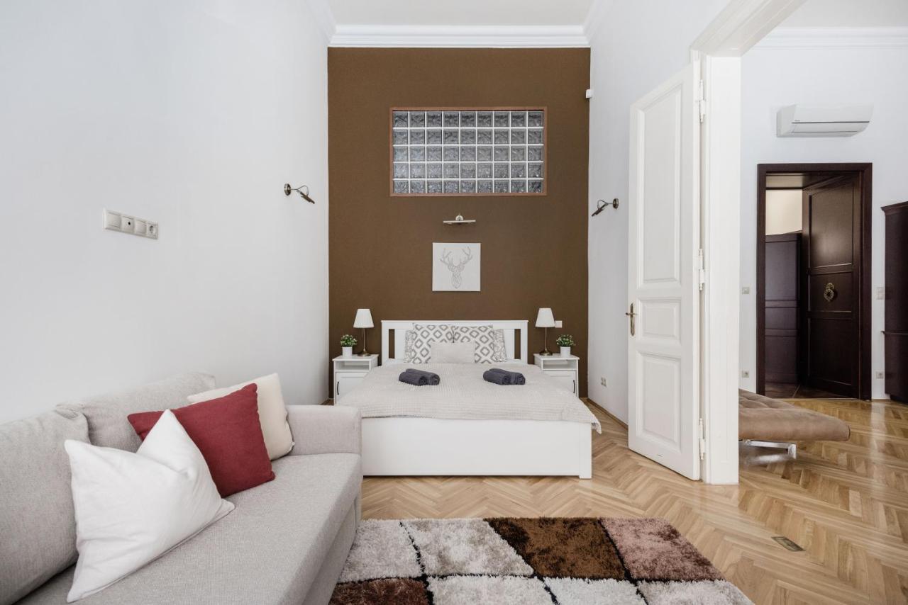 Luxe, Historic Home Near Downtown Landmarks 19Th Century Budapest Exteriör bild